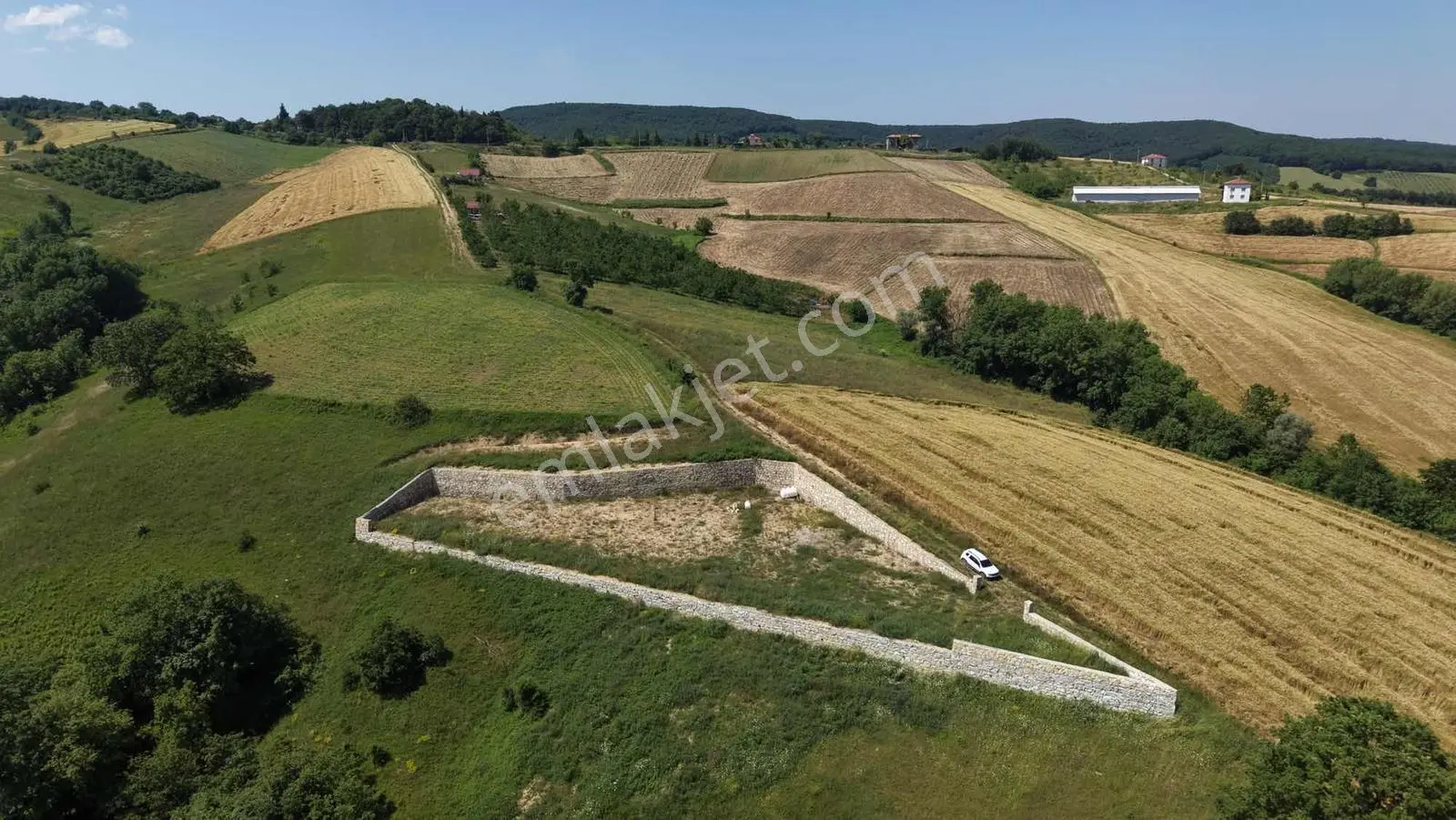 Taş Duvarla Çevrili Manzaralı 1.592 M2 - %5 İmarlı Arazi