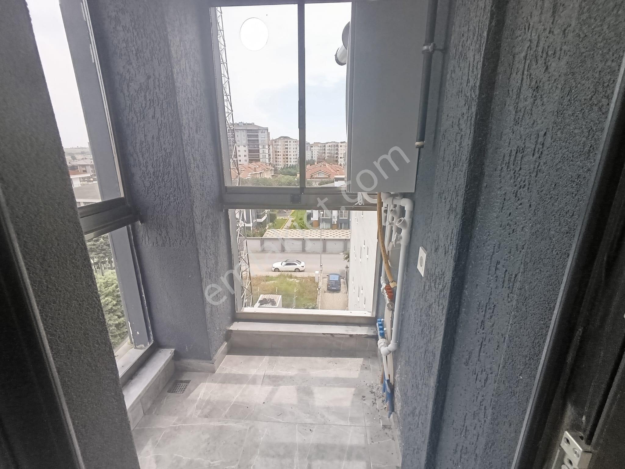 Remax Land'dan Emlaklarda Hürriyet Mahallesinde Kiralık 1+1(boş) - Görsel 14