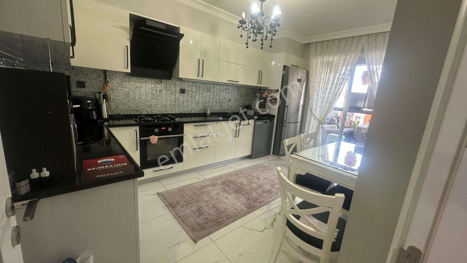 Remax-hür Fatma Yıldız Dan Serdivan Abdülhamid-1 Sit. Satılık - Görsel 32