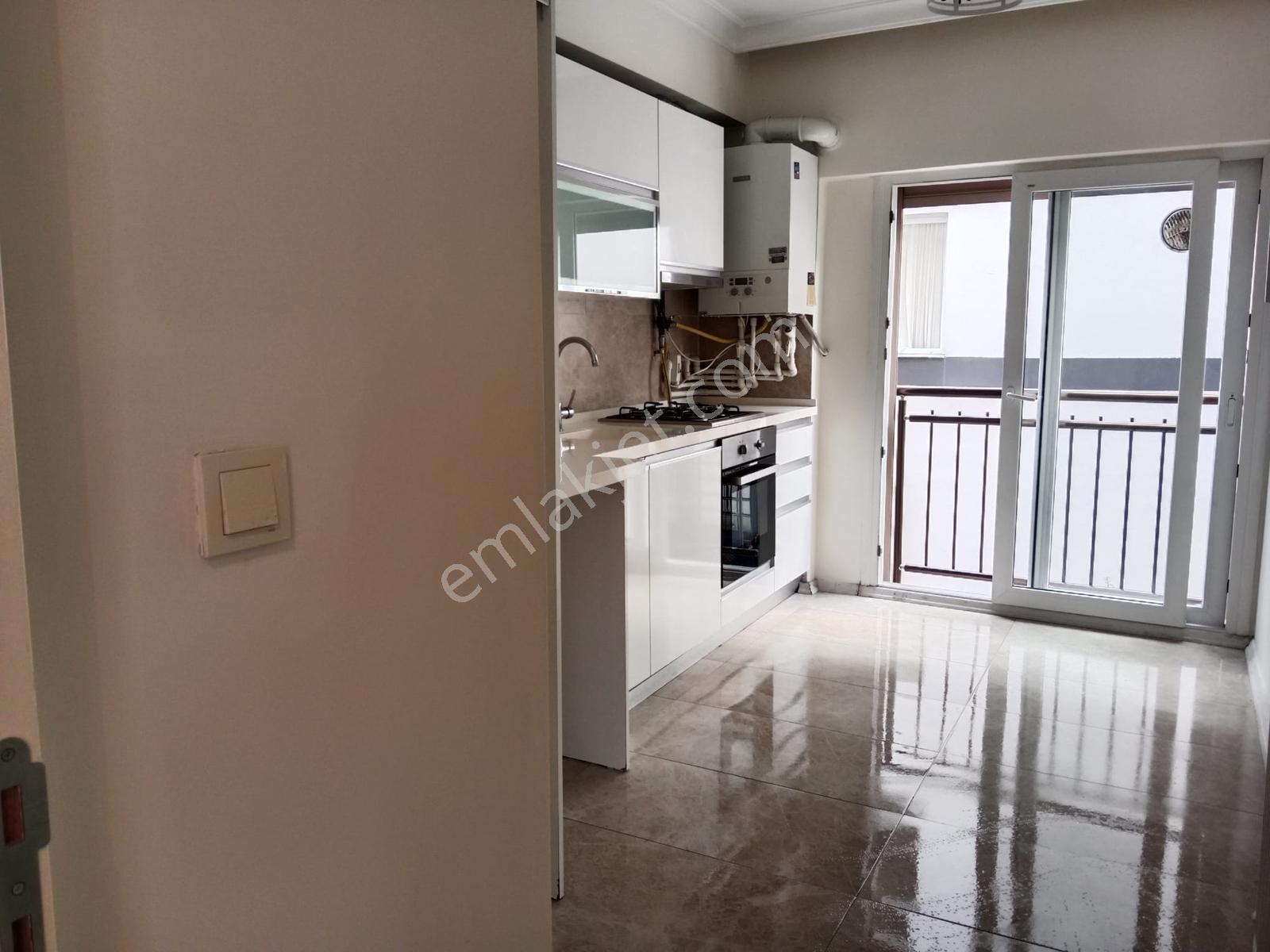 Karşıyaka Şemiklerde Kapalı Mutfaklı Geniş Kiralık 1+1 Daire - Görsel 7