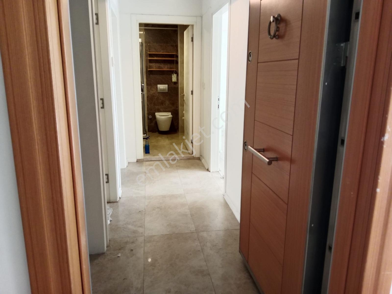Karşıyaka Şemiklerde Kapalı Mutfaklı Geniş Kiralık 1+1 Daire - Görsel 17