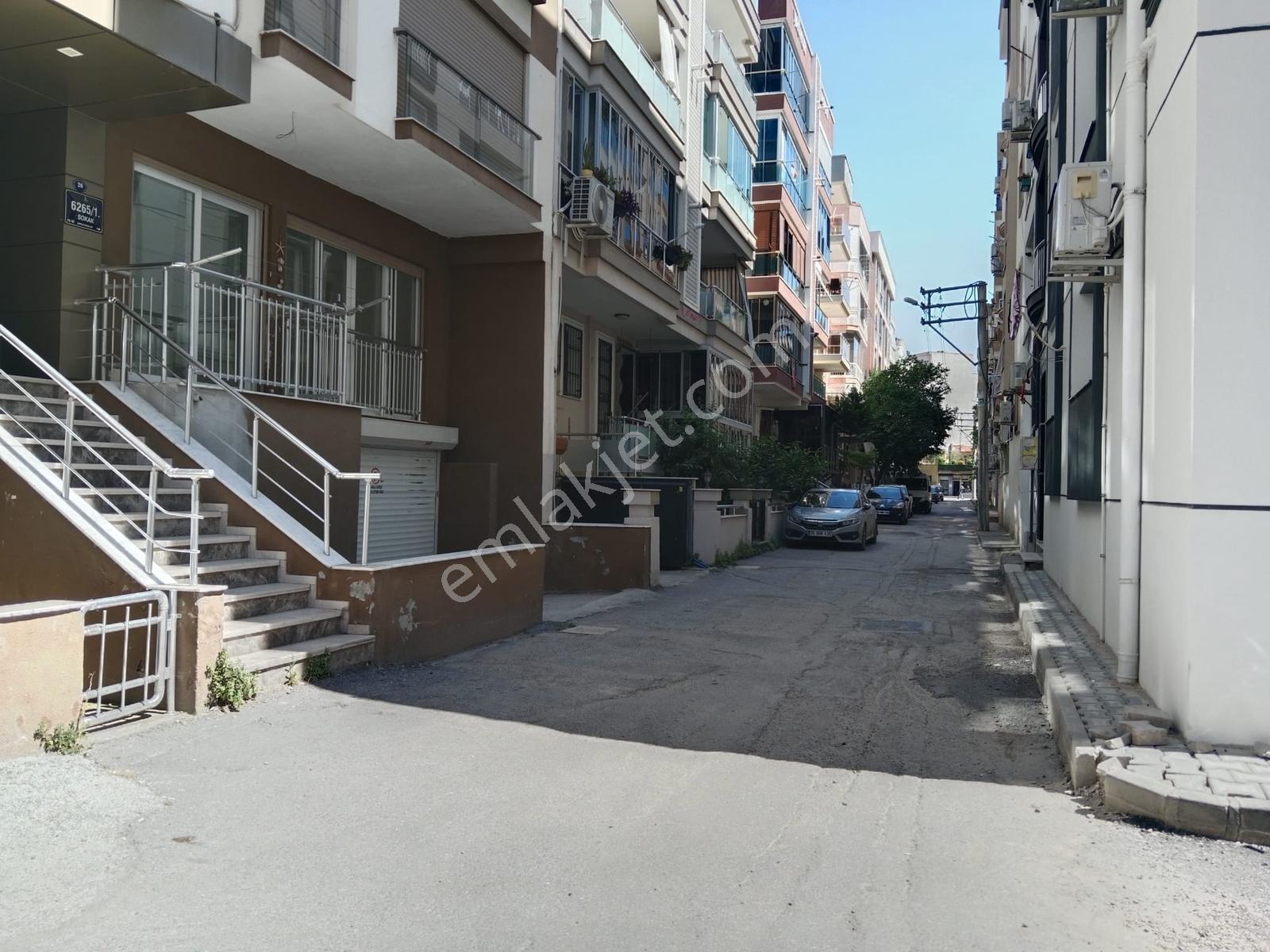Karşıyaka Şemiklerde Kapalı Mutfaklı Geniş Kiralık 1+1 Daire - Görsel 18