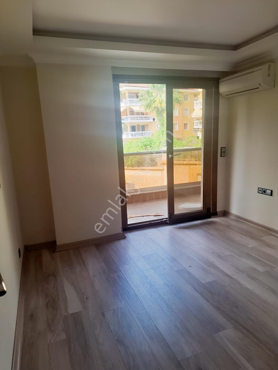 Kuşadası Marinada Elit Site İçerisinde 3+1 Satılık Daire - Görsel 18