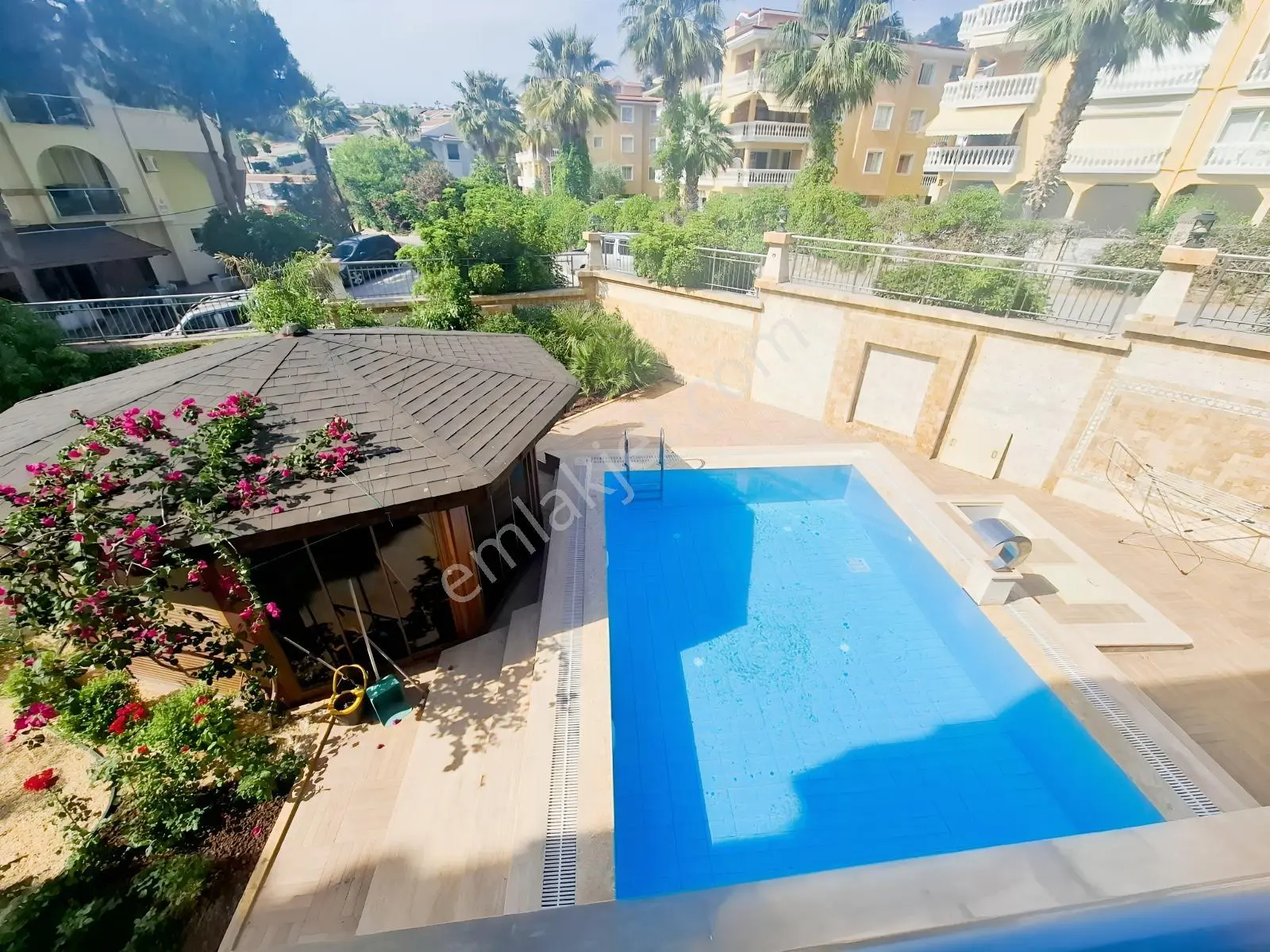 Kuşadası Marinada Elit Site İçerisinde 3+1 Satılık Daire