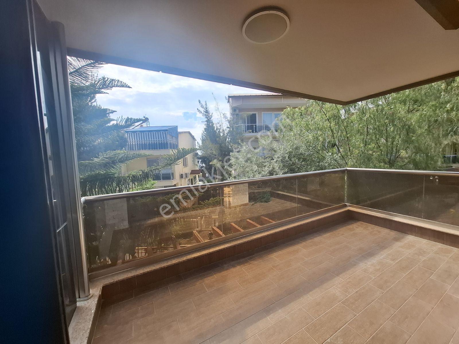 Kuşadası Marinada Elit Site İçerisinde 3+1 Satılık Daire - Görsel 11