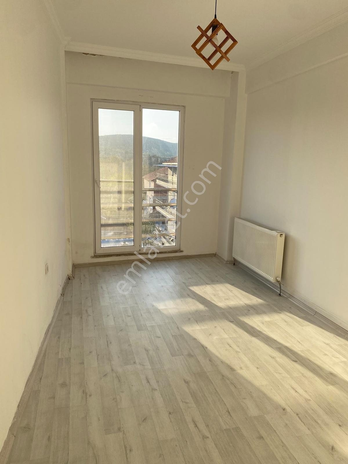 Nova'dan Kepsut Cumhuriyet İlk Okulu Yakını Kiralık 2+1 Daire - Görsel 3