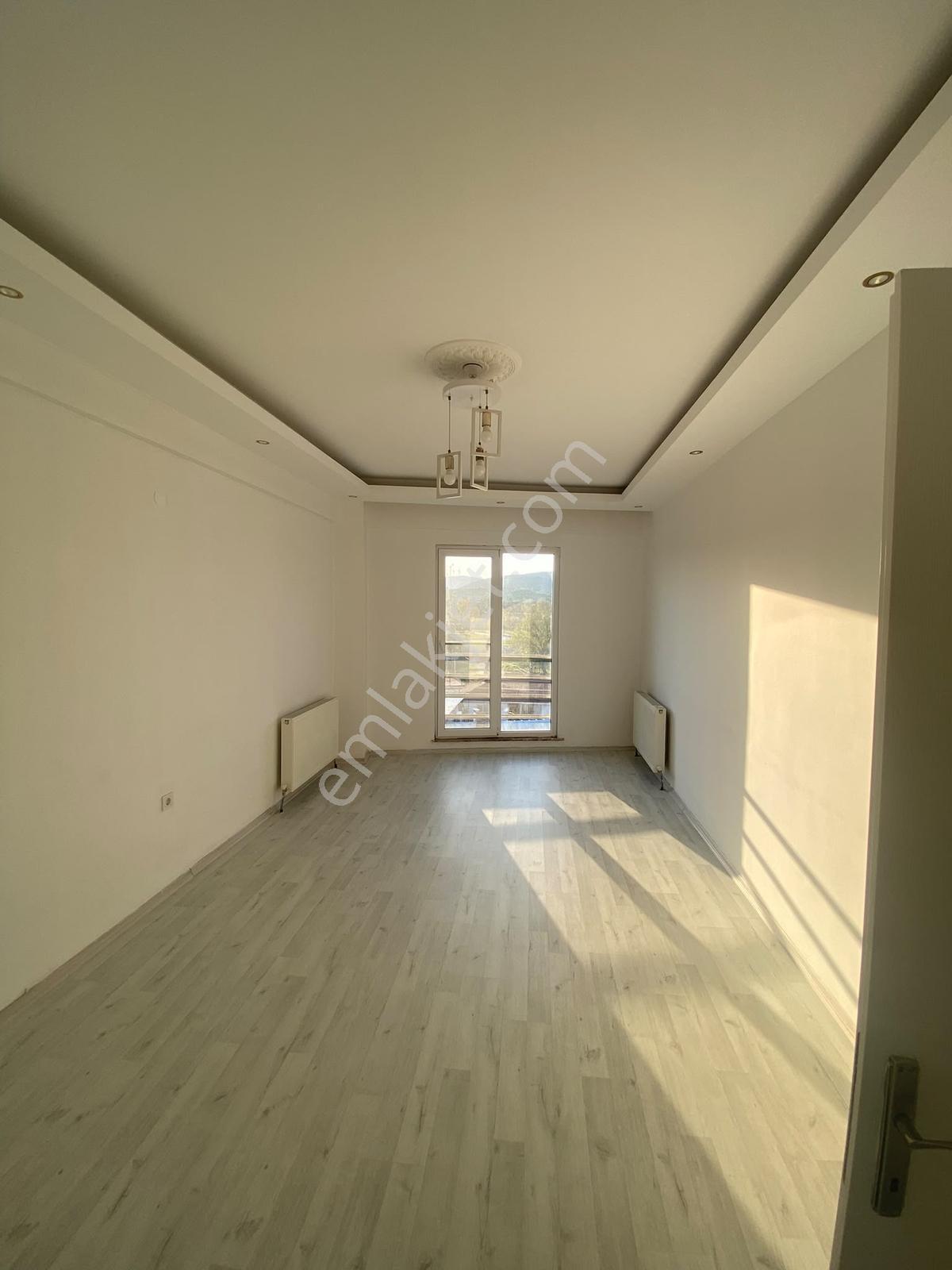 Nova'dan Kepsut Cumhuriyet İlk Okulu Yakını Kiralık 2+1 Daire - Görsel 4
