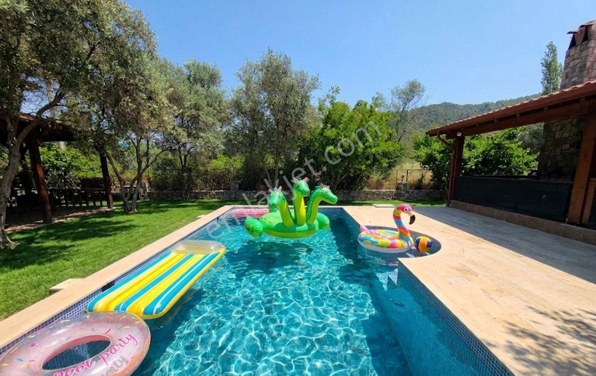 Yetkili Ofis-inlice Plajına Yürüme Mesafesinde Havuzlu Villa