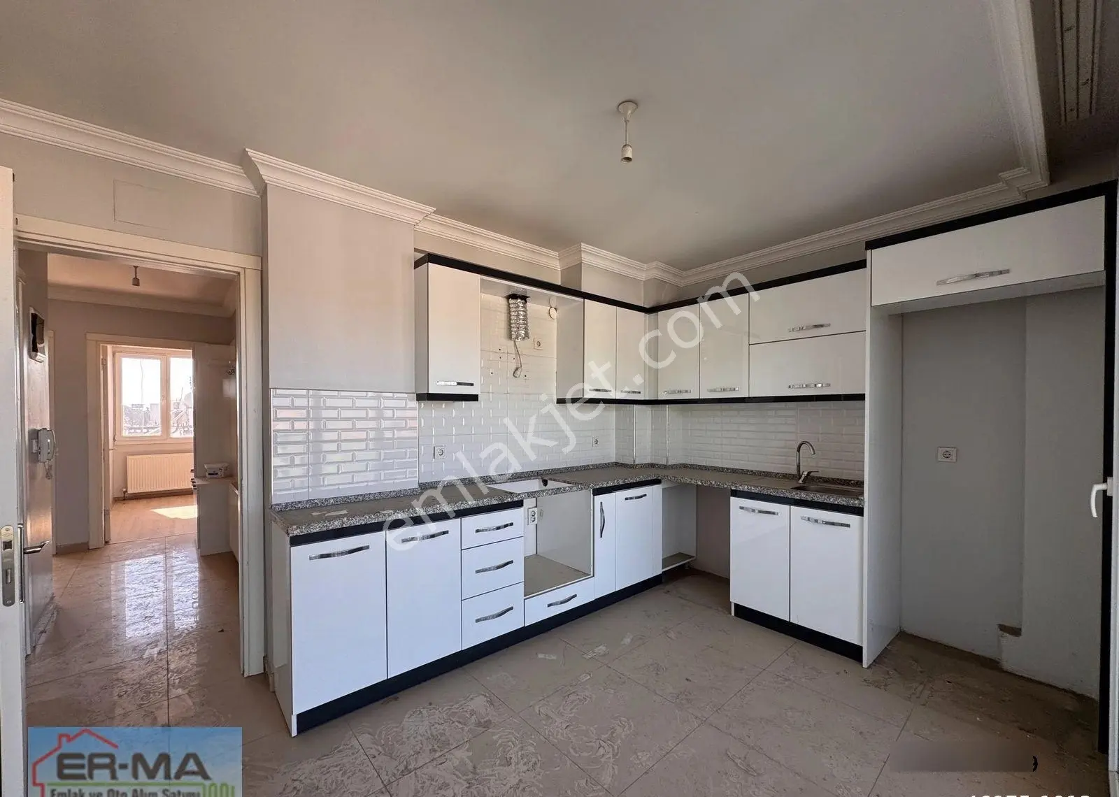 Askerlik Şubesi Karşısında Kiralık 2+1 Jeotermalli Daire