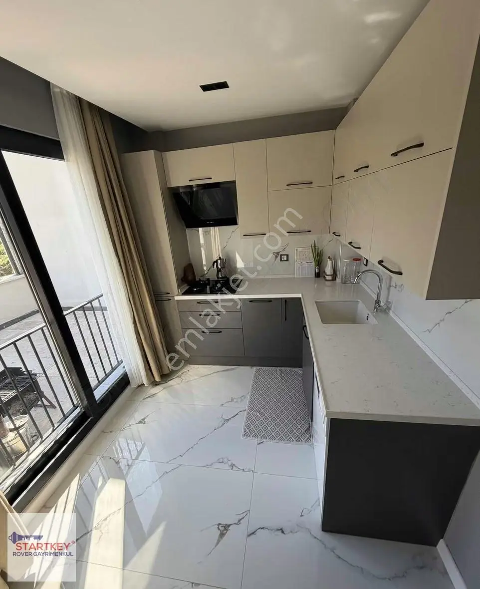 Menemen Ayvacıkta Manzaralı Lüks Villa
