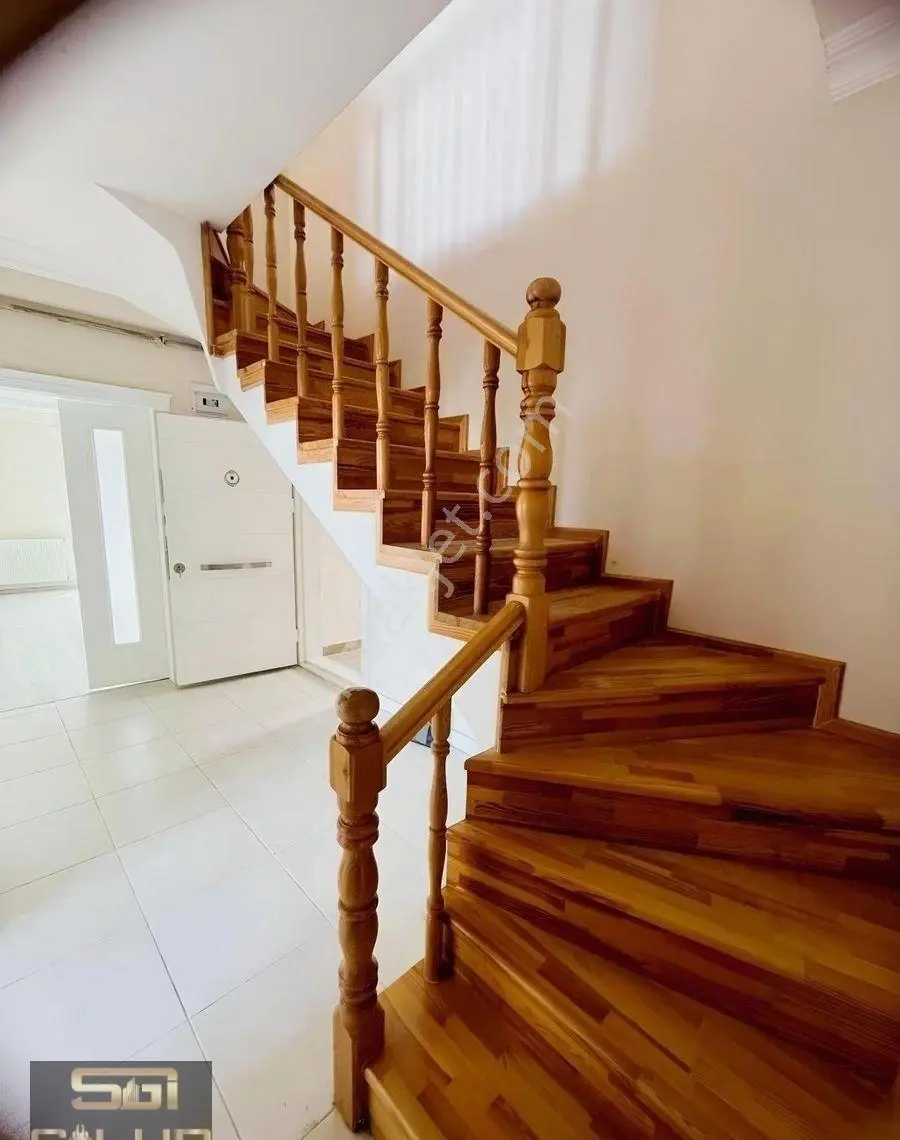 Denizevleri'nde (esenevler'de) 8+2 Dubleks Sıfır Daire
