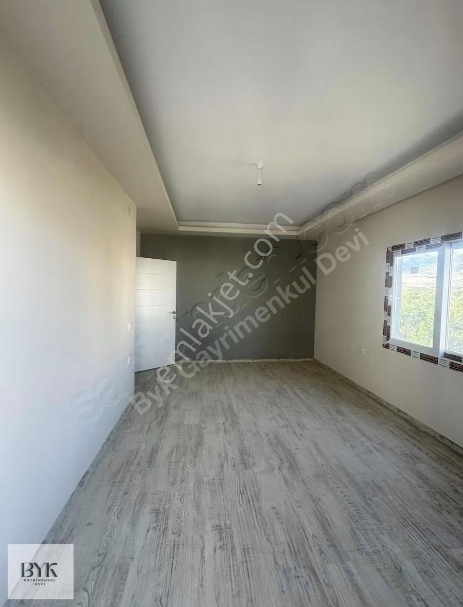 Yeşilovacık'da 95m2 Denize 600m 2+1 Ara Kat - Görsel 12