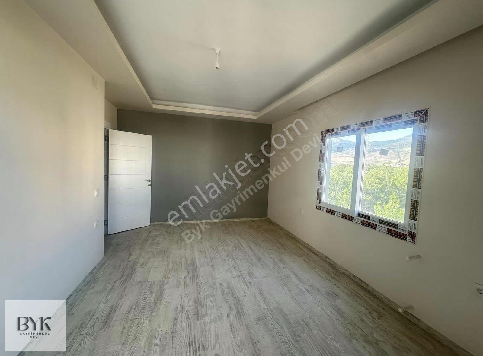 Yeşilovacık'da 95m2 Denize 600m 2+1 Ara Kat - Görsel 9