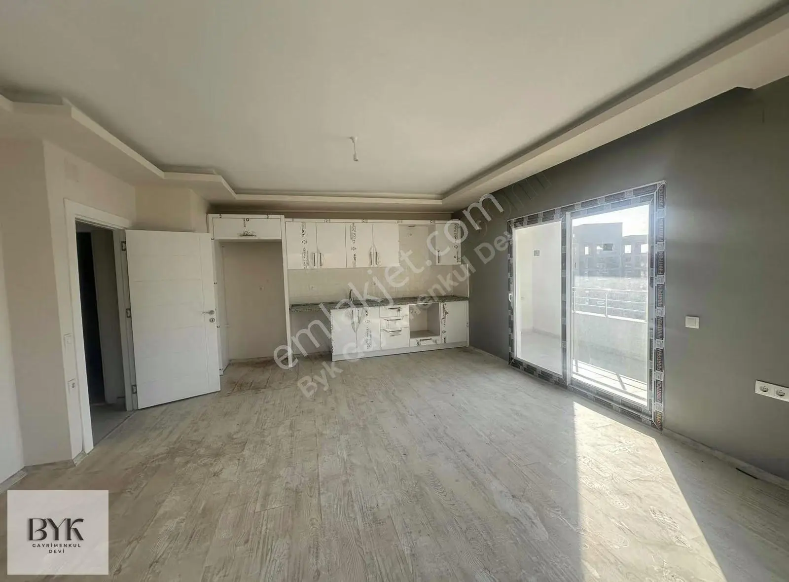 Yeşilovacık'da 95m2 Denize 600m 2+1 Ara Kat