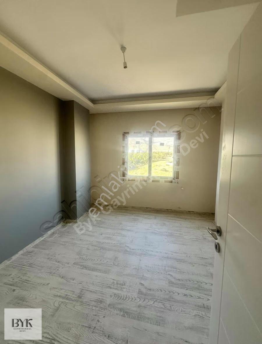 Yeşilovacık'da 95m2 Denize 600m 2+1 Ara Kat - Görsel 3