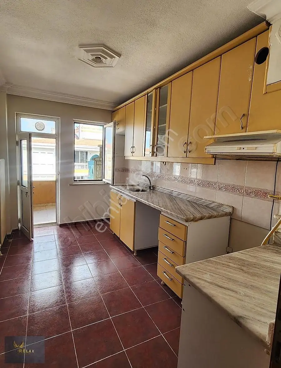İhsaniye Mahallesinde 3+1 Kiralık Balkonlu Daire - Görsel 5
