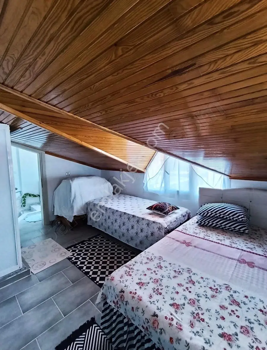 Bademli'de Denize Yakın Prestijli Sitede 3+1 Tirpleks Villa - Görsel 5