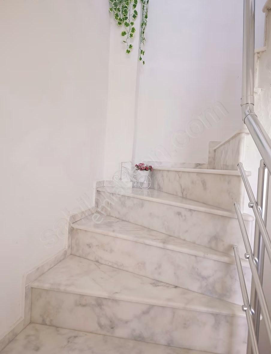 Bademli'de Denize Yakın Prestijli Sitede 3+1 Tirpleks Villa - Görsel 24