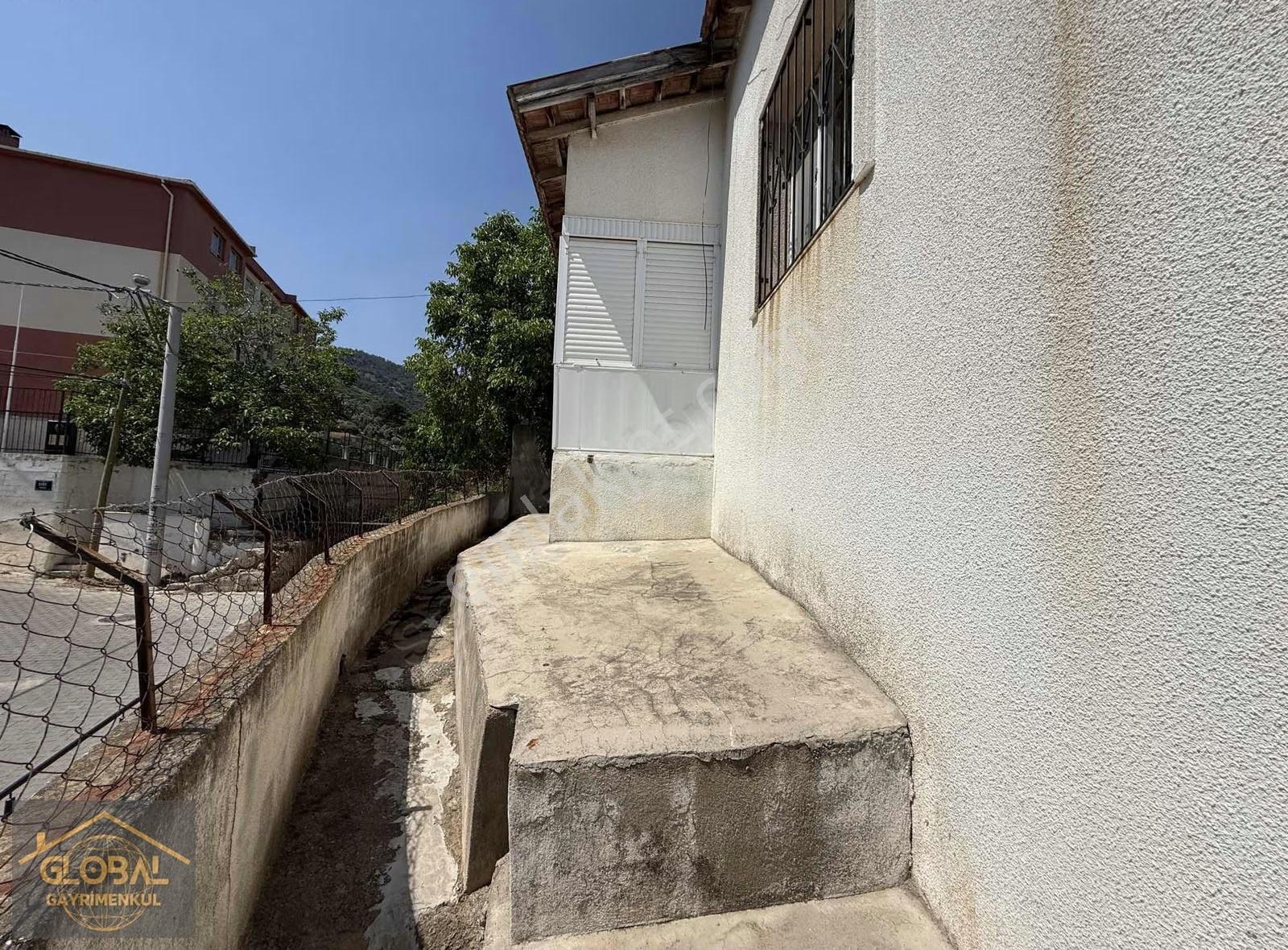 Globalden | 300 M² Satılık Tek Tapu Geniş Bahçeli Müstakil Ev - Görsel 2