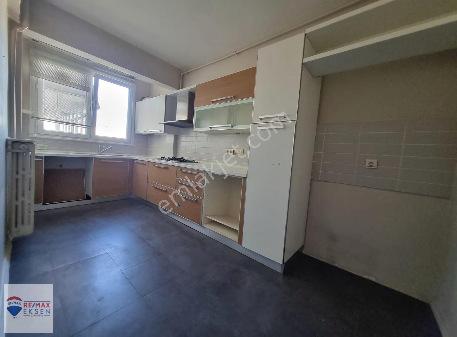Erenköyde Üç Cepheli, Otoparklı Kiralık 3+1 Daire - Görsel 11