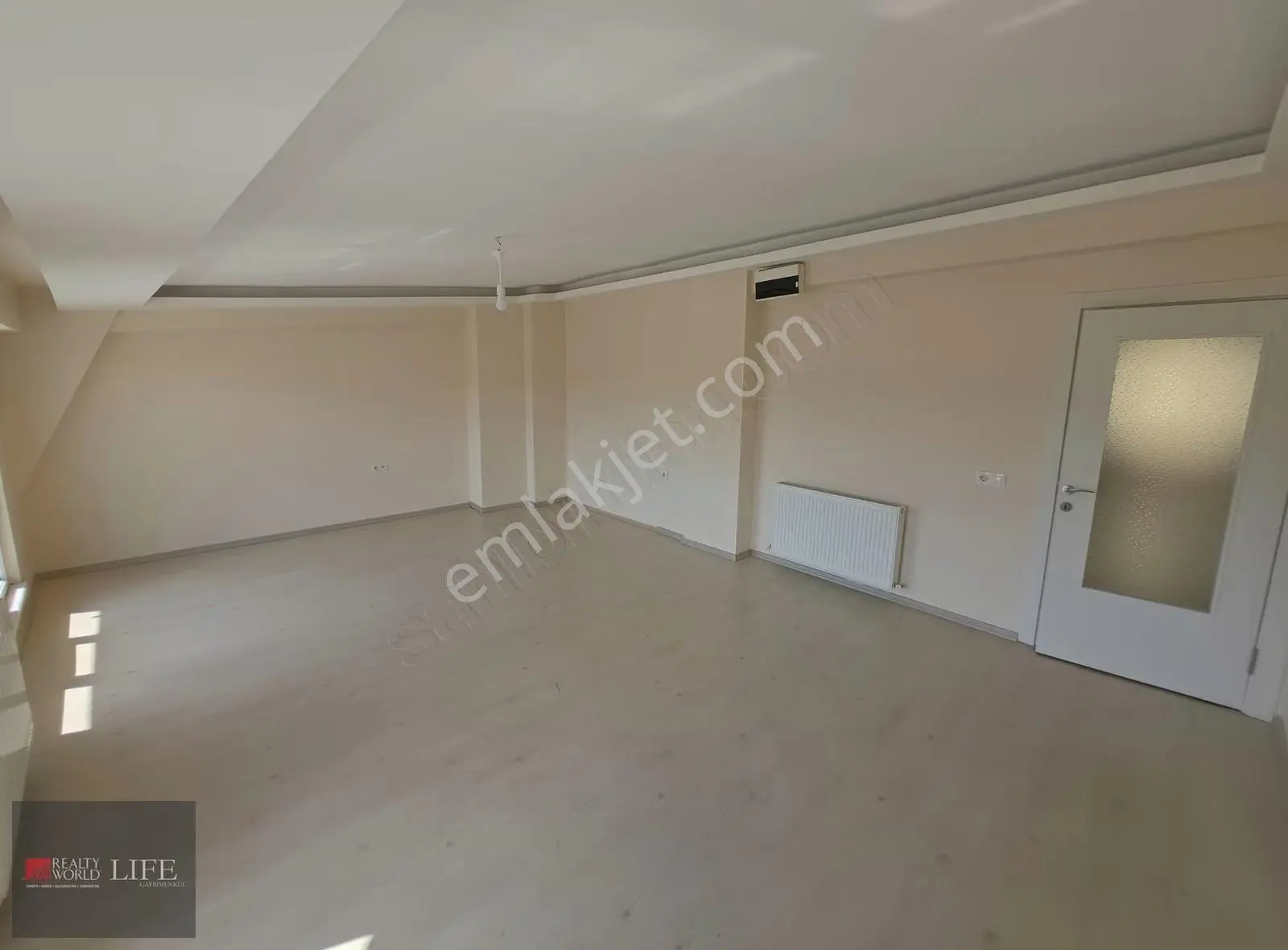 Rwlıfe// Büyükdere Mah. Kaplanlar Sokakta Kiralık 3+1 Daire - Görsel 4