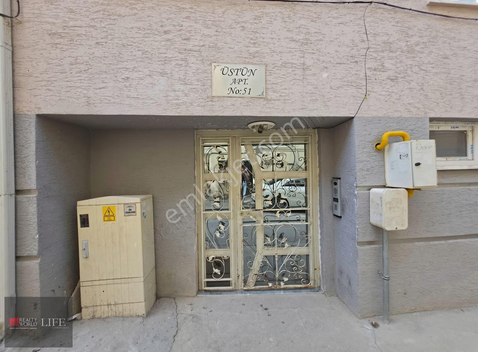 Rwlıfe// Büyükdere Mah. Kaplanlar Sokakta Kiralık 3+1 Daire - Görsel 2