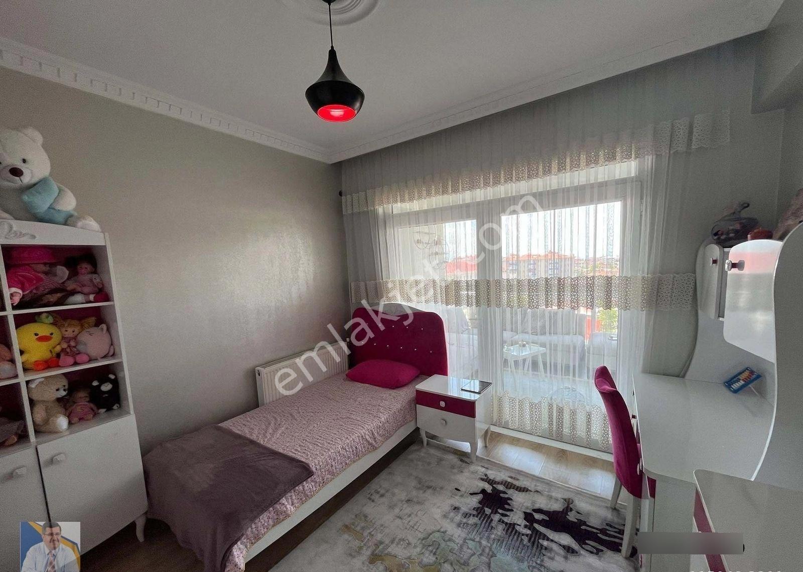 Cevdet Paşa Mahallesinde Site İçi Geniş Satılık 3+1 Daire - Görsel 15