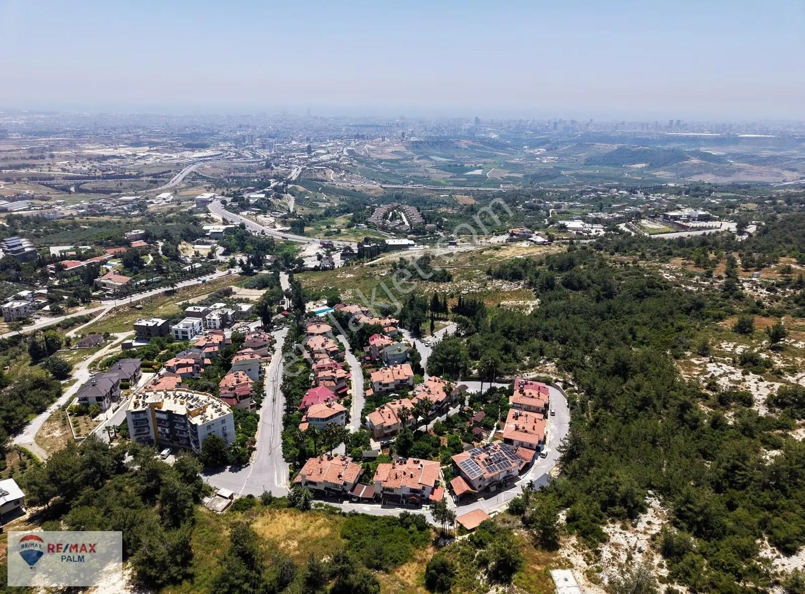 Remax Palm'den Buluklu Mah. Esenkent Sit.'de 6+1 Satılık Villa