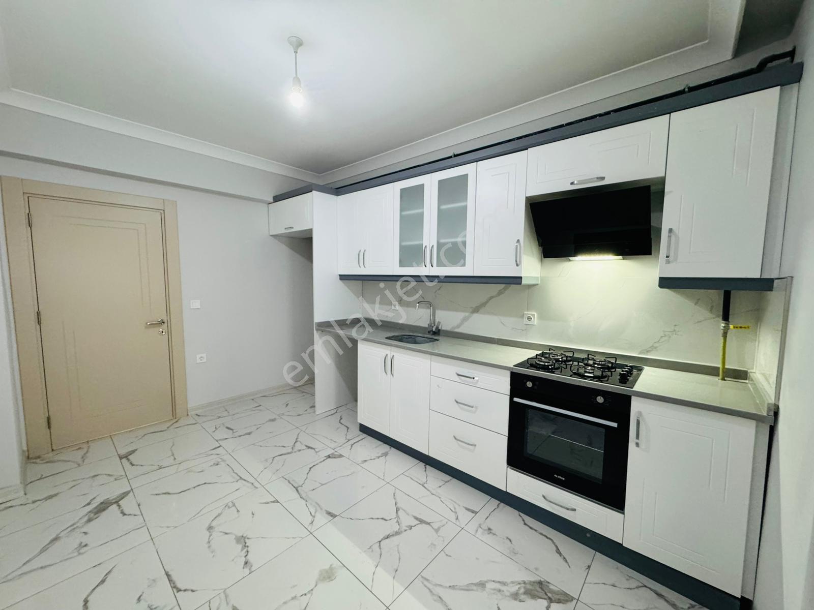 Merpa Emlak'tan İstasyon Mah'de Butik Site İçerisinde Kiralık Sıfır 2+1