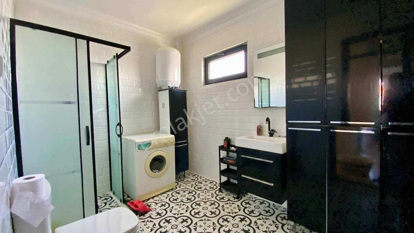 Ayvalık Sahilkent Mevkiinde 380m2 Arsa İçinde 4+1 Satılık Villa - Görsel 2