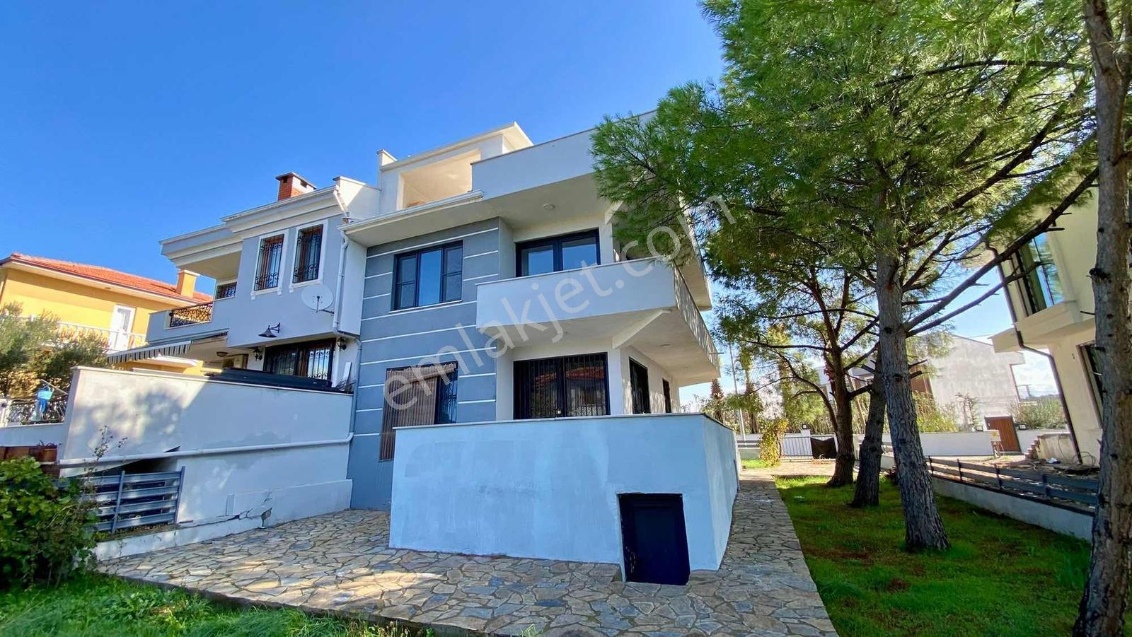 Ayvalık Sahilkent Mevkiinde 380m2 Arsa İçinde 4+1 Satılık Villa - Görsel 24