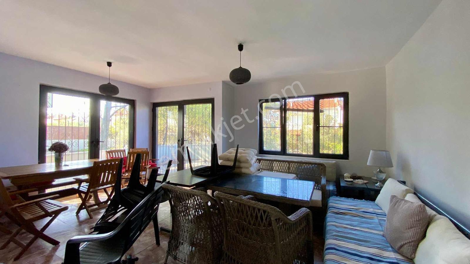Ayvalık Sahilkent Mevkiinde 380m2 Arsa İçinde 4+1 Satılık Villa - Görsel 6