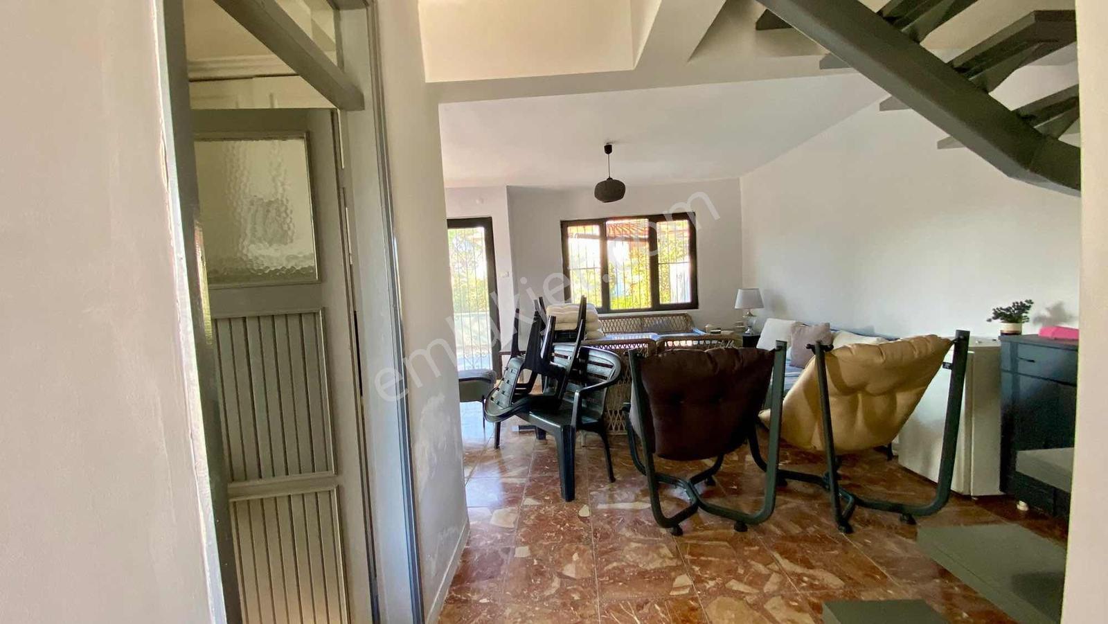 Ayvalık Sahilkent Mevkiinde 380m2 Arsa İçinde 4+1 Satılık Villa - Görsel 14