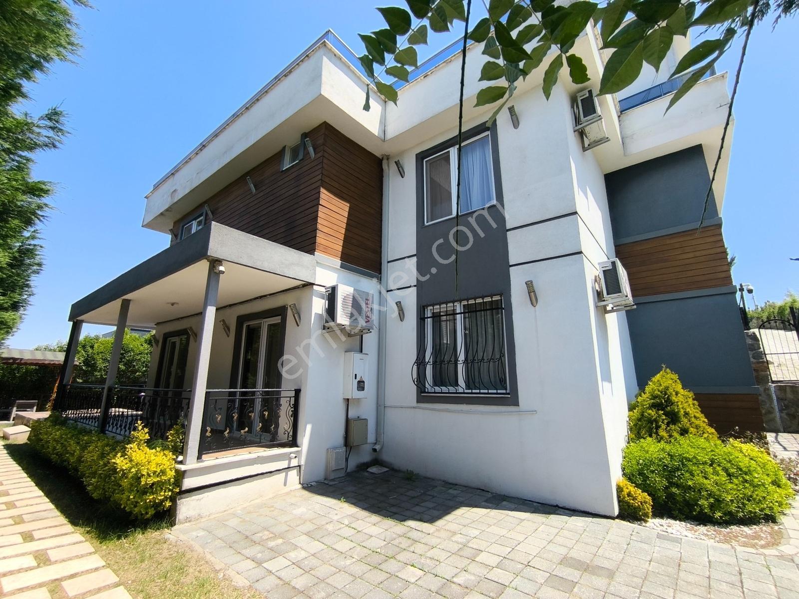 Sapanca Ünlücede Göl Manzaralı Havuzlu Ful Eşyalı 4+1 Villa - Görsel 7