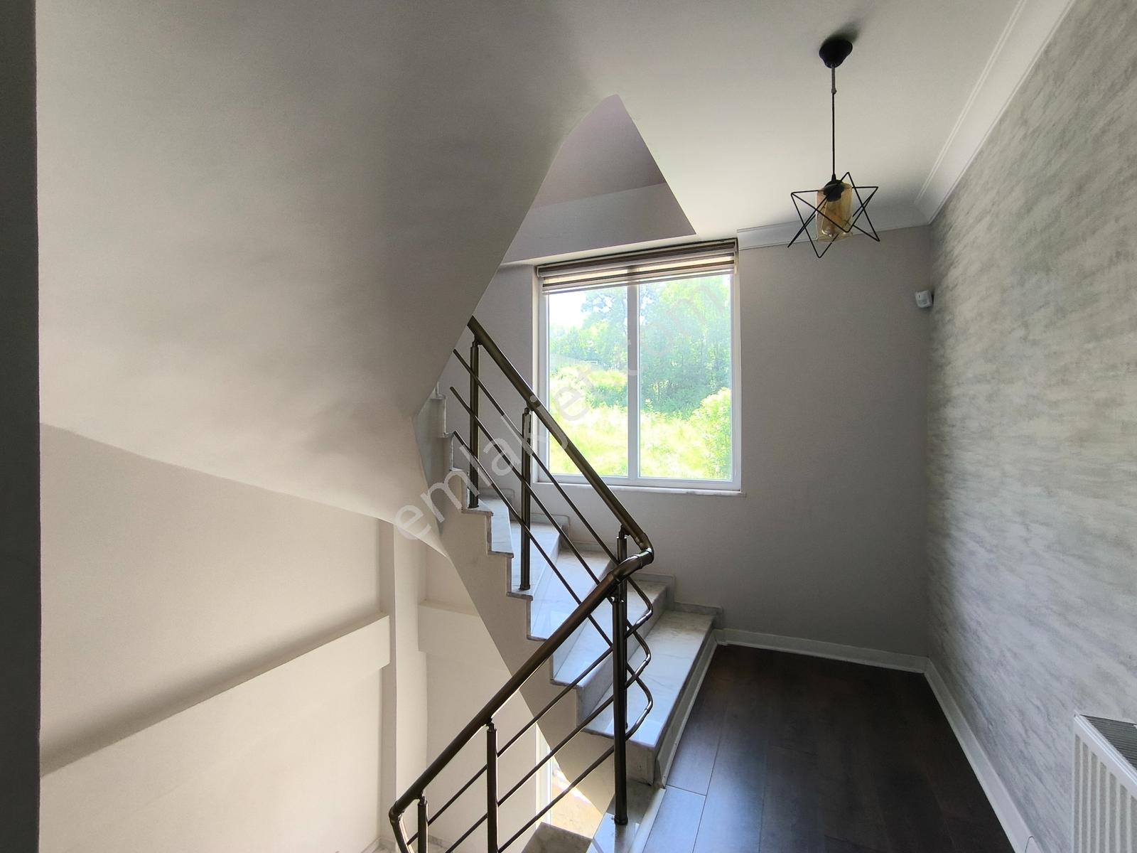 Sapanca Ünlücede Göl Manzaralı Havuzlu Ful Eşyalı 4+1 Villa - Görsel 25