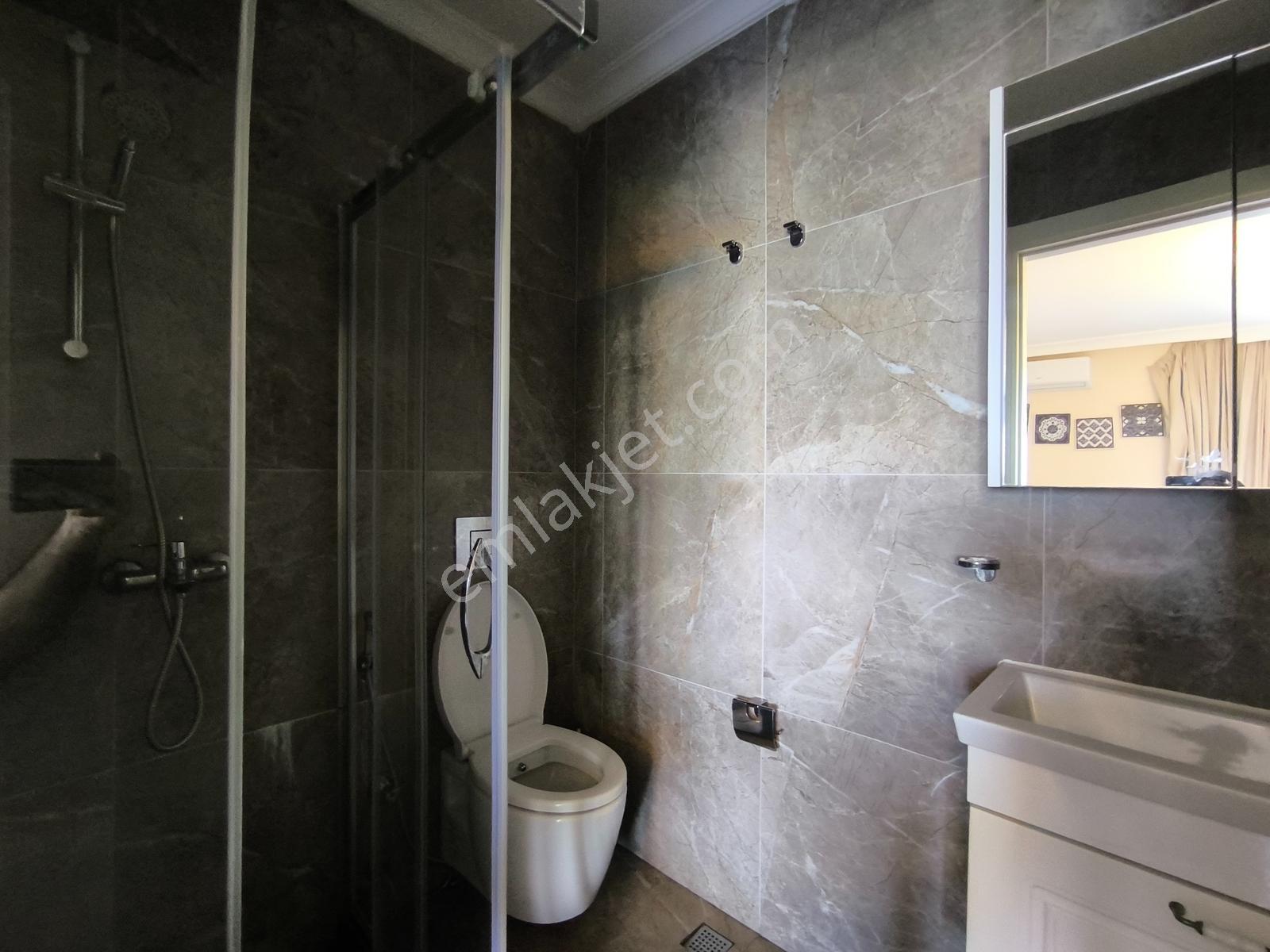 Sapanca Ünlücede Göl Manzaralı Havuzlu Ful Eşyalı 4+1 Villa - Görsel 27