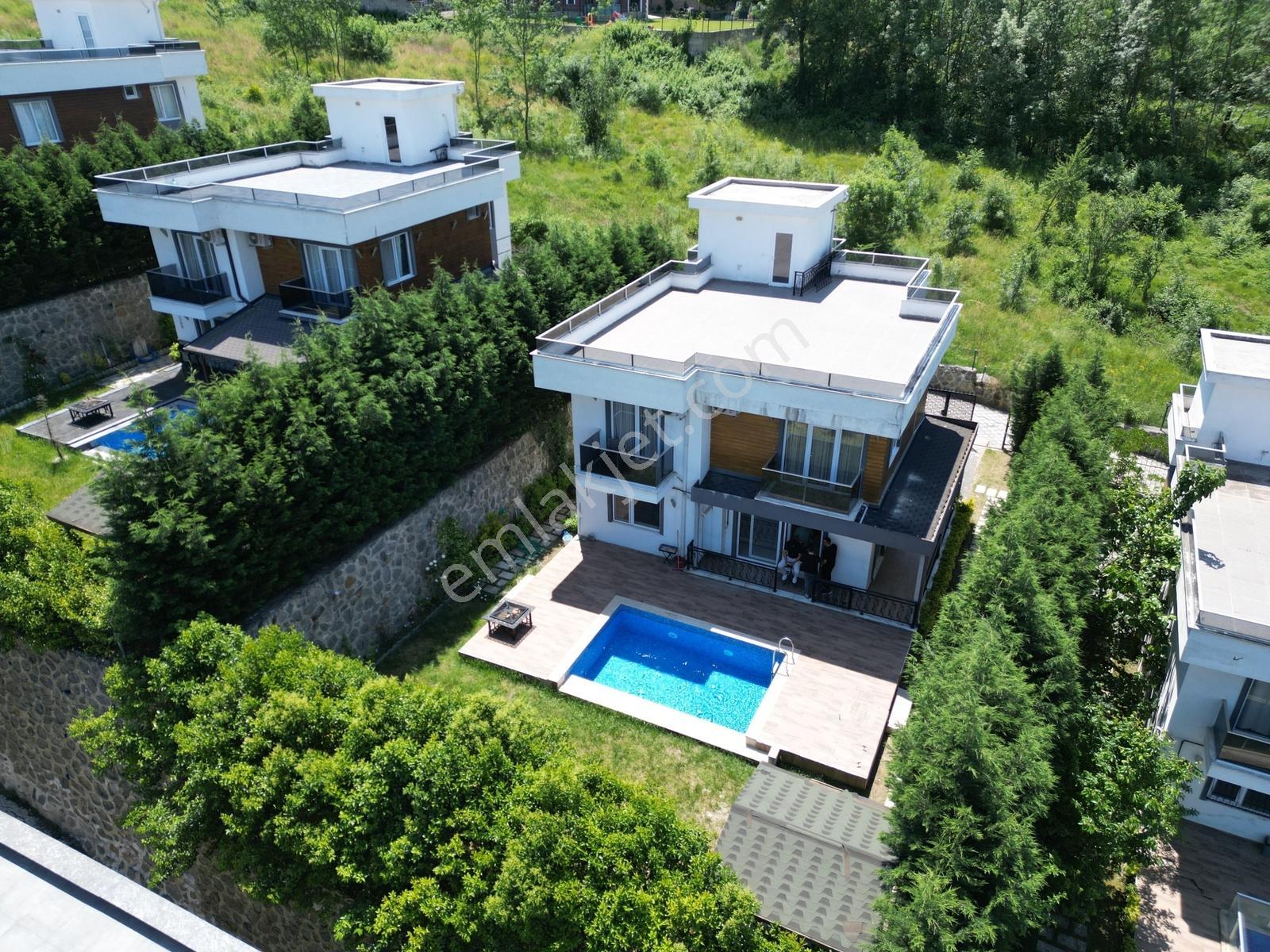Sapanca Ünlücede Göl Manzaralı Havuzlu Ful Eşyalı 4+1 Villa - Görsel 9