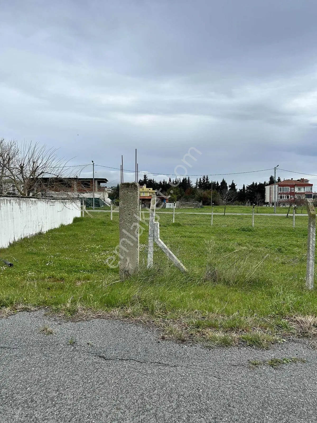 Kamiloba'da Satılık İmarlı Köşe Arsa: 850 M², %25 İmar, 3 Kat - Görsel 3