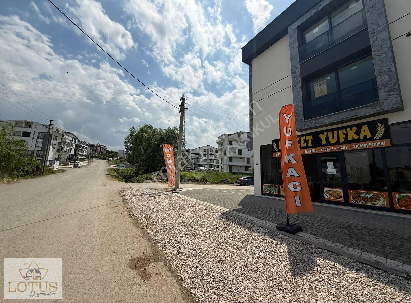 Başiskele Yeşilyurt Merkezi Konum Kiralık 2+1 Arakat Daire - Görsel 17