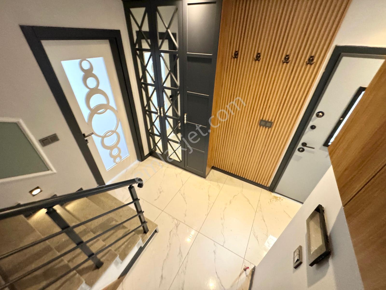 🏡 Referans'tan Zeytinli'de Doğa Manzaralı Ön Cephe Modern Tasarımlı 4+1 Villa - Görsel 24