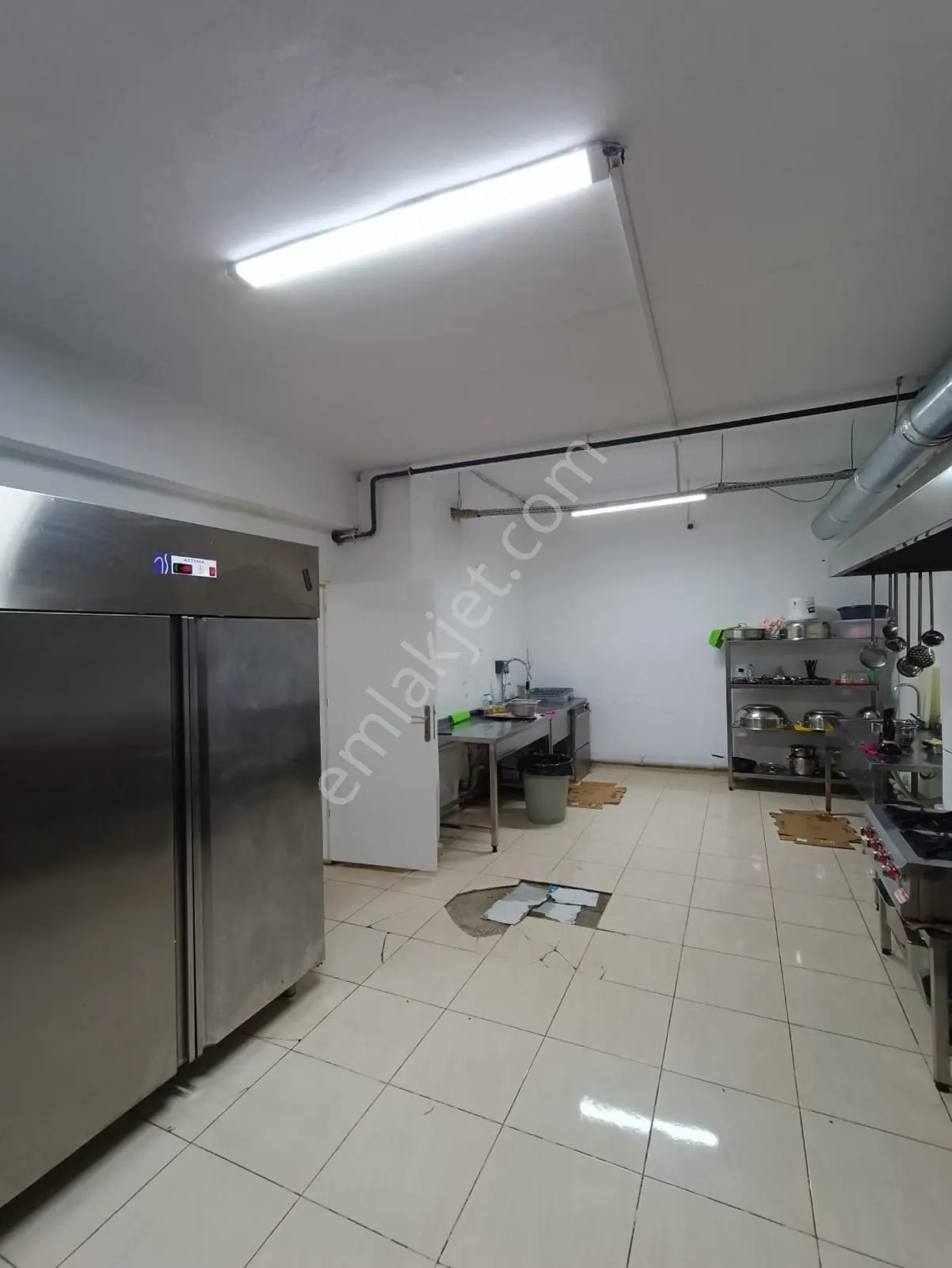 Saadet Caddesi'nde Kiracılı Satılık Dükkan - Görsel 23