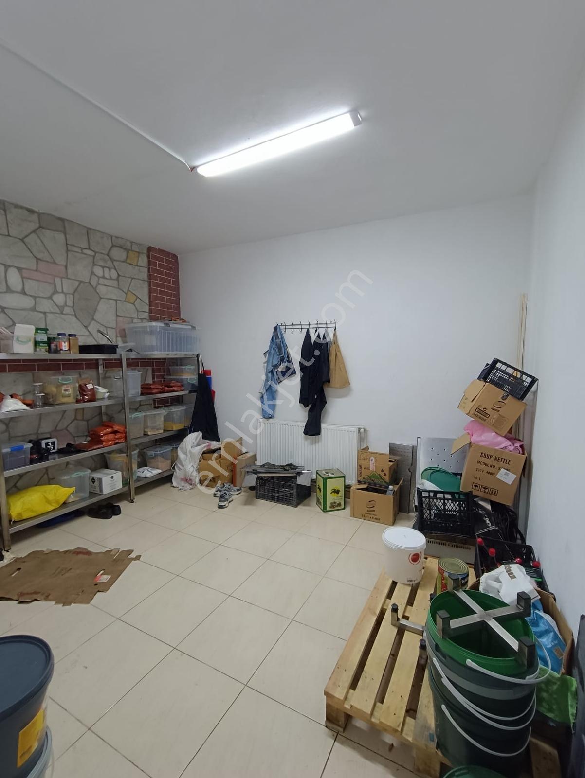 Saadet Caddesi'nde Kiracılı Satılık Dükkan - Görsel 22