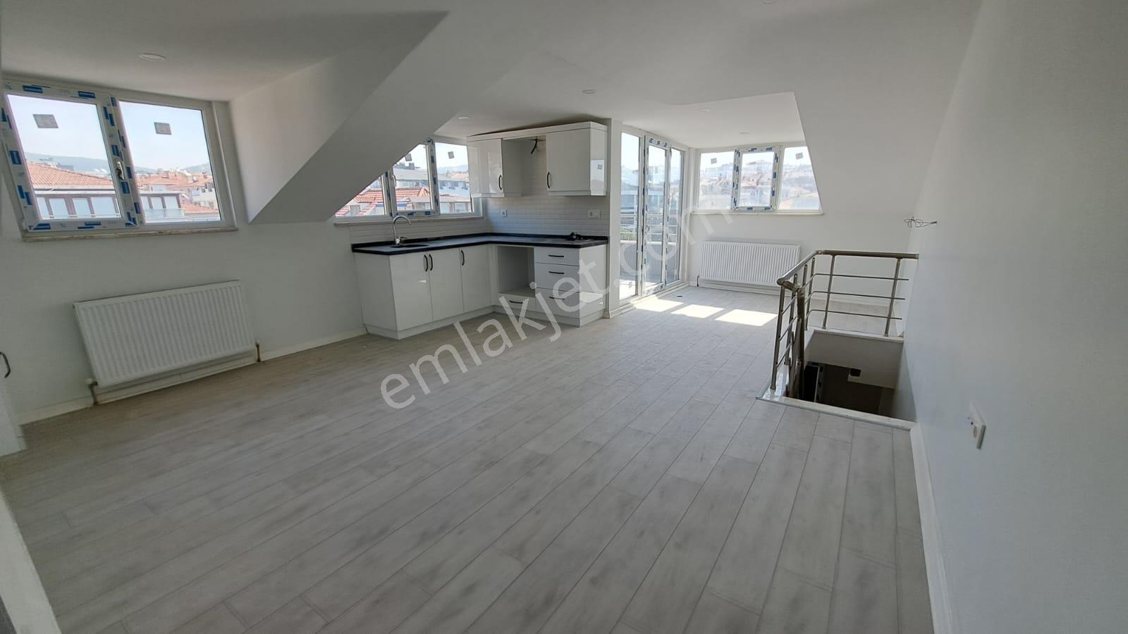 Uğur&uzman'dan Çınar'da 2+2 Teraslı Çift Girişli Kiralık Dubleks - Görsel 12