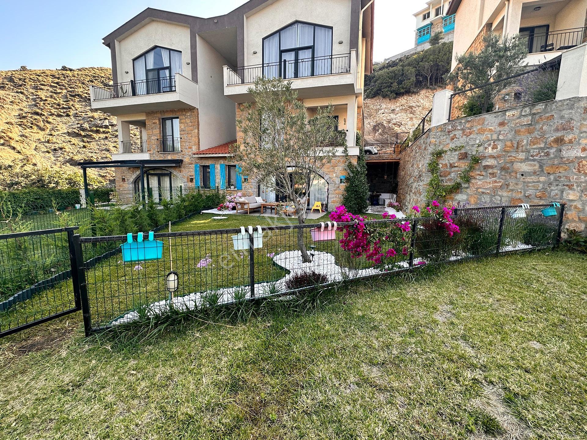 Sahibinden Gökçeada Pera Loft Sitesinde Bahçeli 3+1 Dubleks - Görsel 12