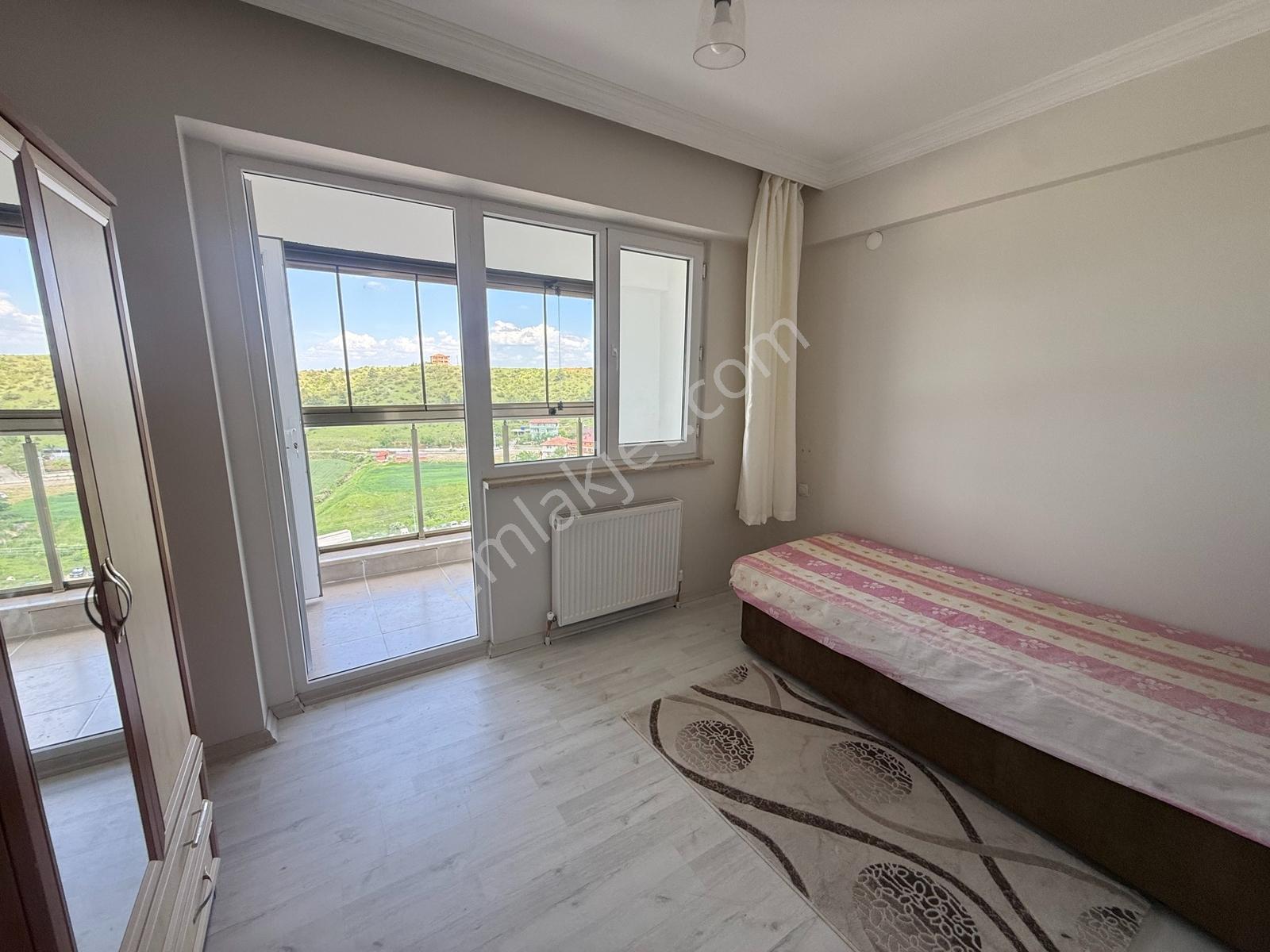 Kuzeykent Palabıyık Apartmanında Geniş Eşyalı Kiralık 1+1 Daire - Görsel 3