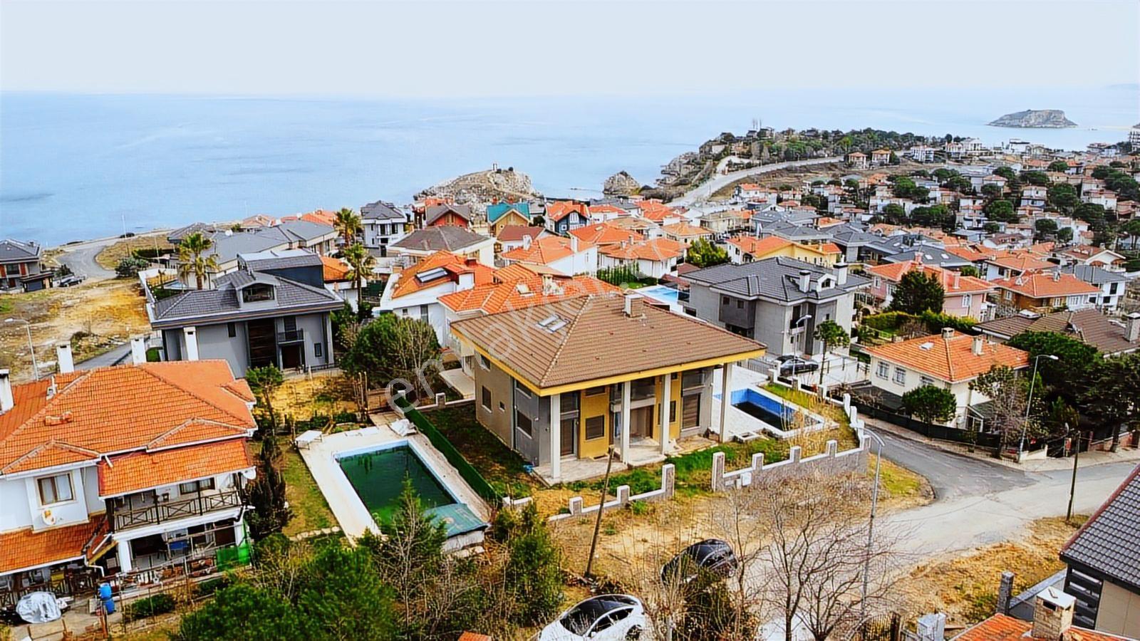 Şile'de 570 M2 Arsa İçerisinde Deniz Manzaralı 5+2 Satılık Villa