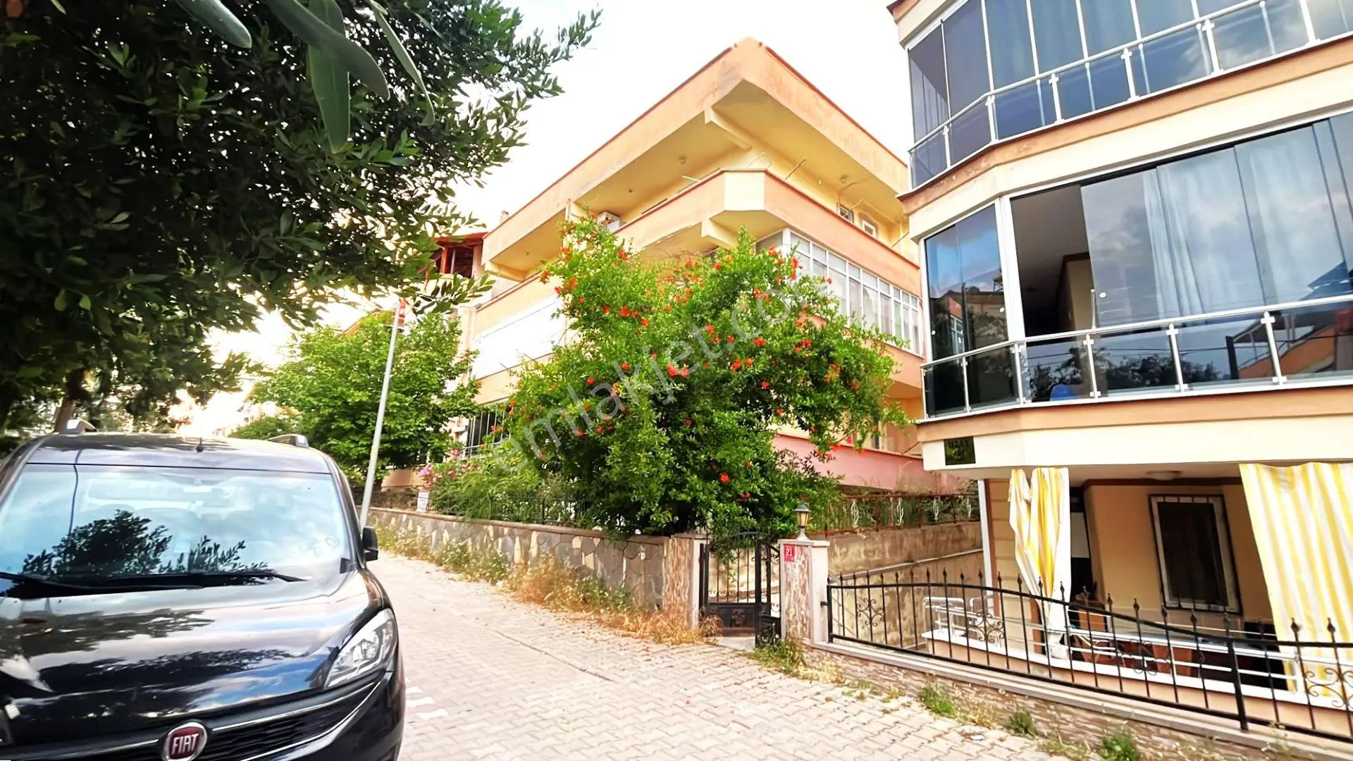 🔊altınoluk Merkez'de🔊aygül'den🔊 Denize Yakın Yüksek Krediye Uygun Giyinme Odalı 2+1 Satılık Daire