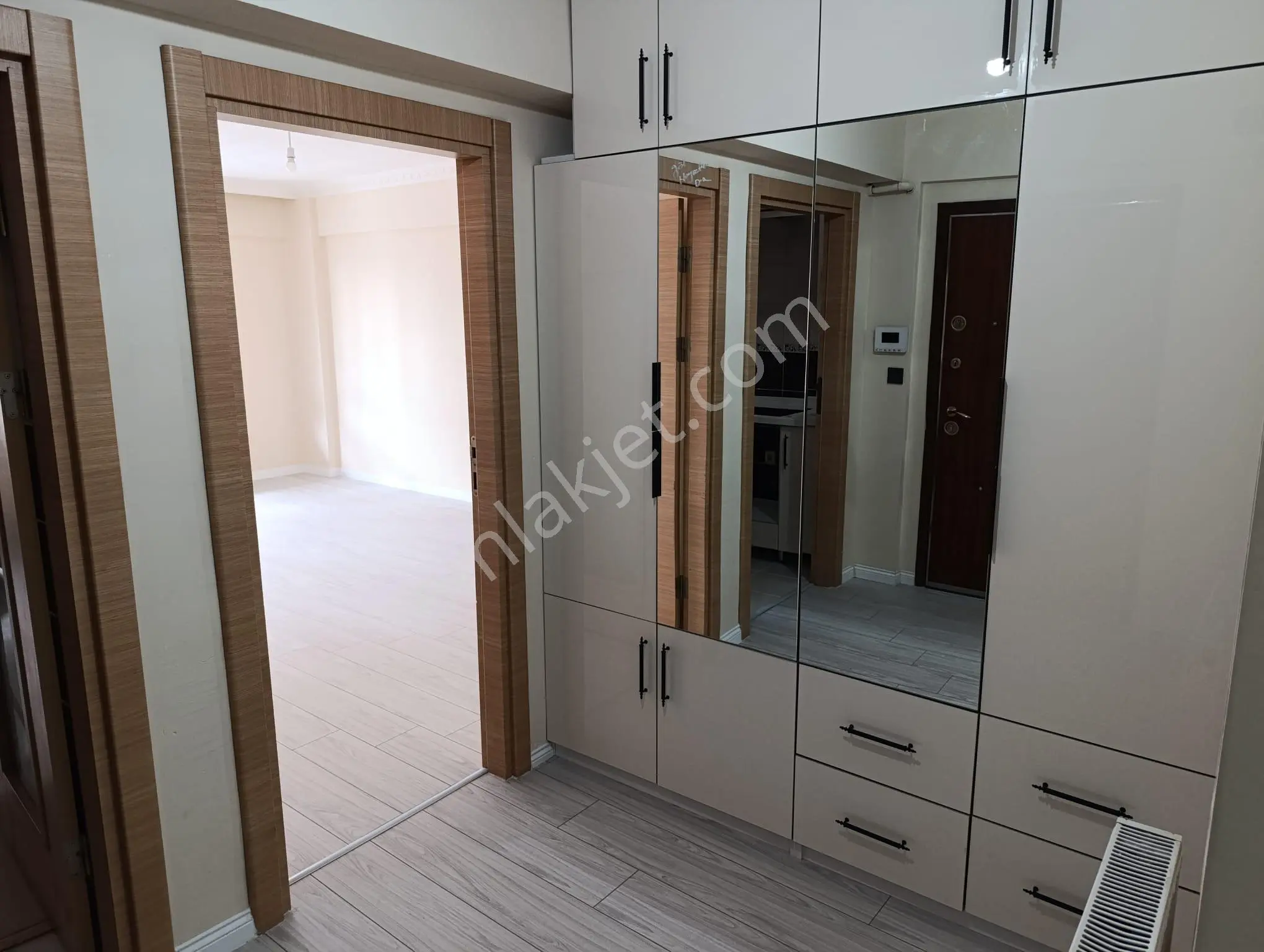 Sahibinden Kök Tapu 4 Oda + 1 Çamaşır Odası Şehir Merkezinde - Görsel 3