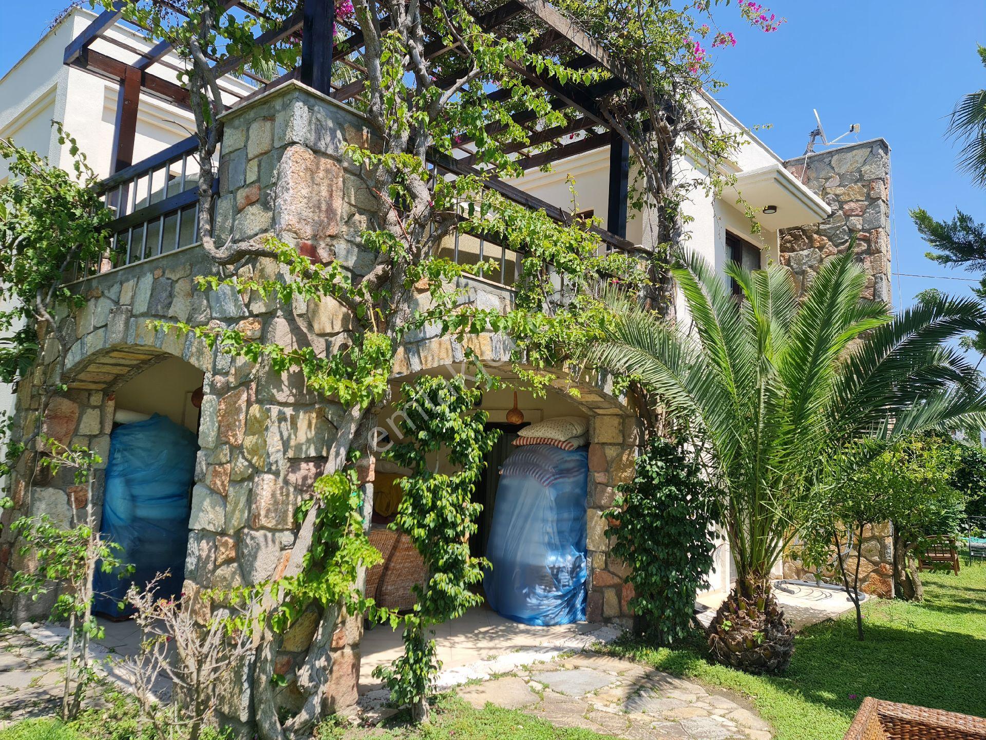 Fiyat Düştü! Sahibinden Türbükünde Merkezi Konumda Nezih Sitede 3+1 Müstakil Villa - Görsel 15