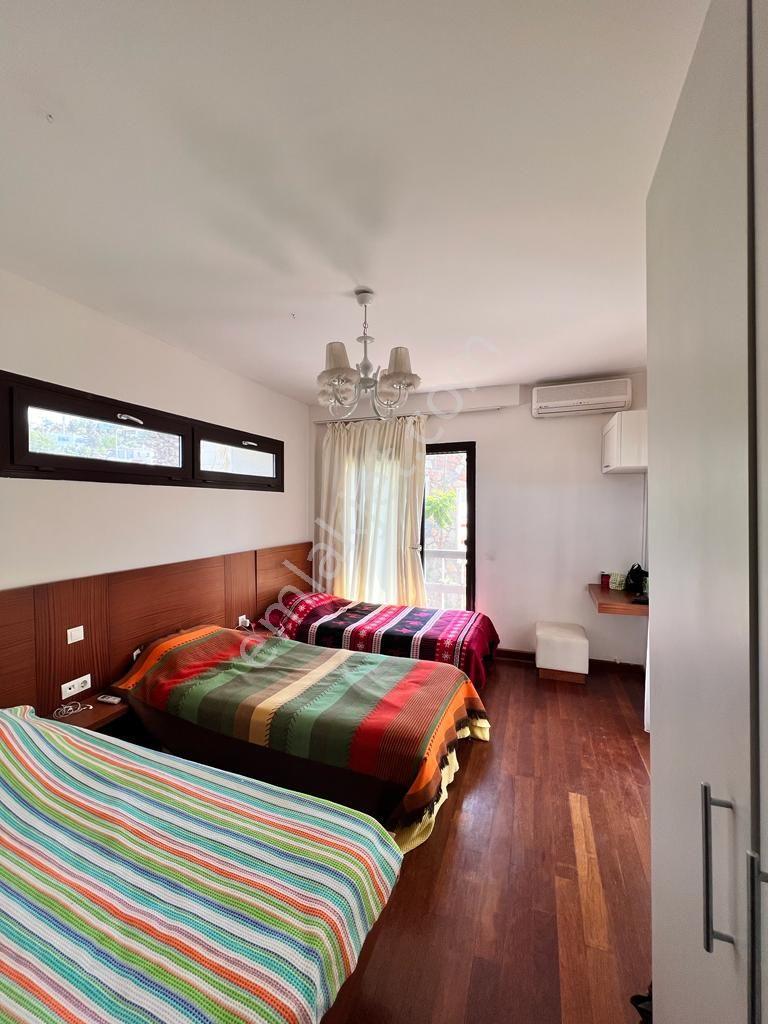 Fiyat Düştü! Sahibinden Türbükünde Merkezi Konumda Nezih Sitede 3+1 Müstakil Villa - Görsel 8